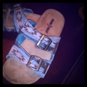 Minnetonka Aztec print sandals